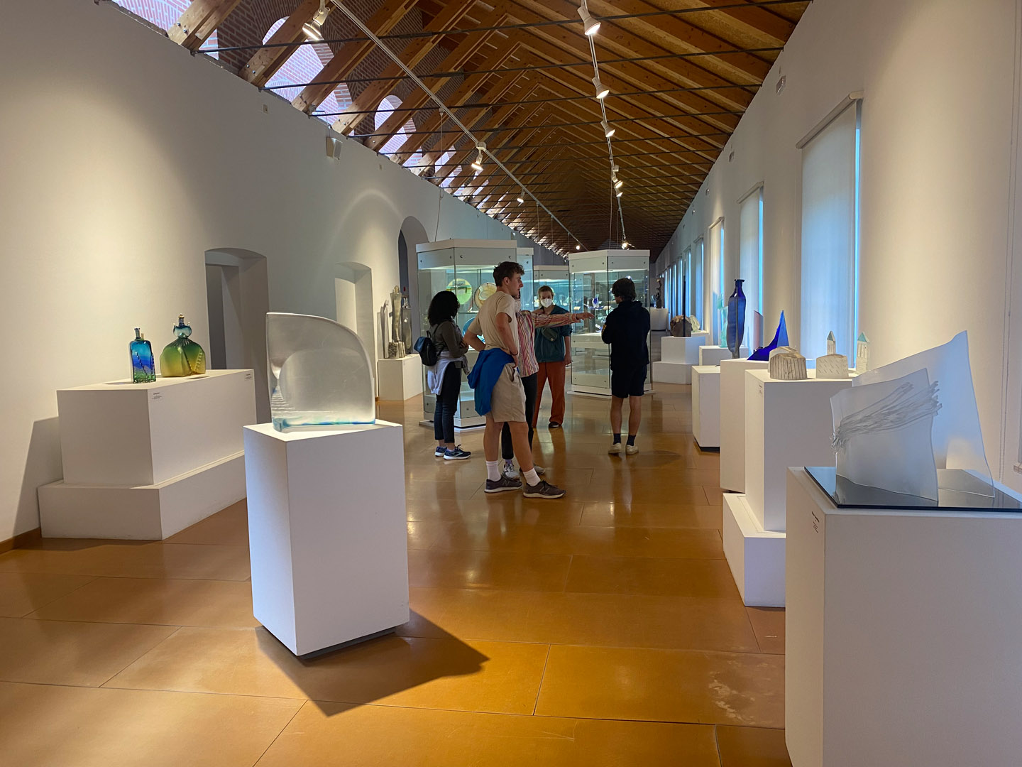 Just after a tour of the Royal Crystal Factory of La Granja, students take the opportunity to look through a collection of glass art.  Photo by Zeke Lloyd ’24